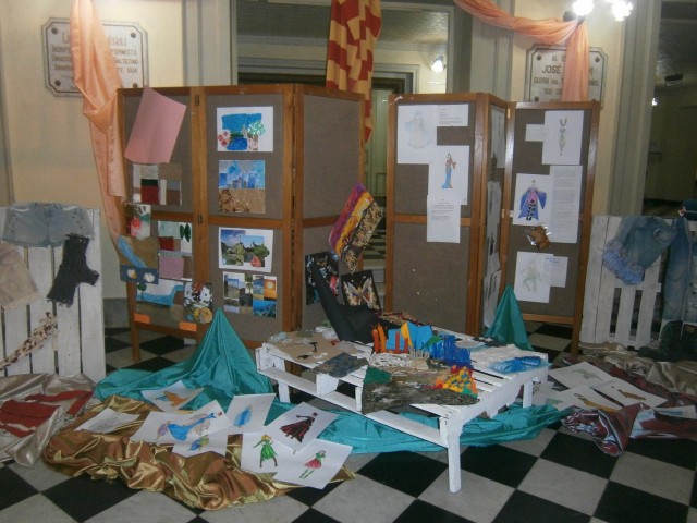 2-exposicion-vestuario-hall-teatro-de-verano-2bqbxlax.JPG