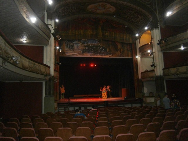 platea-y-escenario-teatro-larraaga-oodj3qsj.JPG